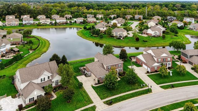 8856 Spring Violet Place, Zionsville, IN 46077