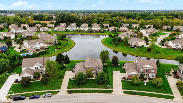 8856 Spring Violet Place, Zionsville, IN 46077