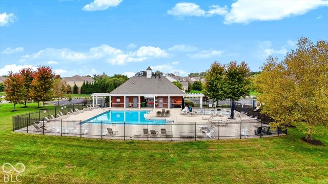 8856 Spring Violet Place, Zionsville, IN 46077