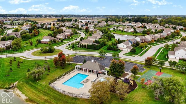 8856 Spring Violet Place, Zionsville, IN 46077