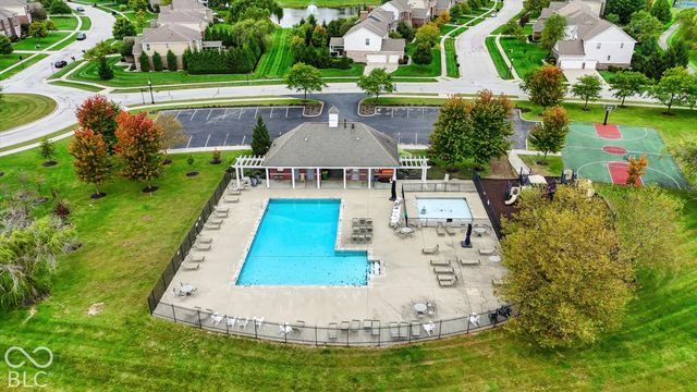 8856 Spring Violet Place, Zionsville, IN 46077