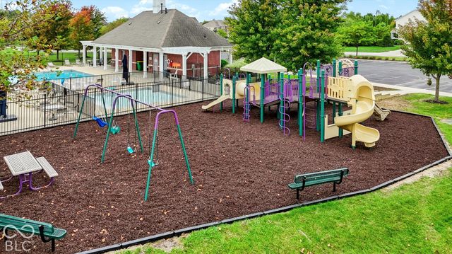 8856 Spring Violet Place, Zionsville, IN 46077