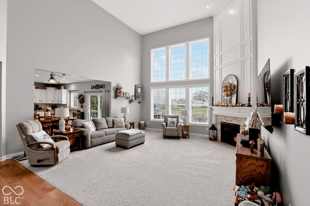 8856 Spring Violet Place, Zionsville, IN 46077