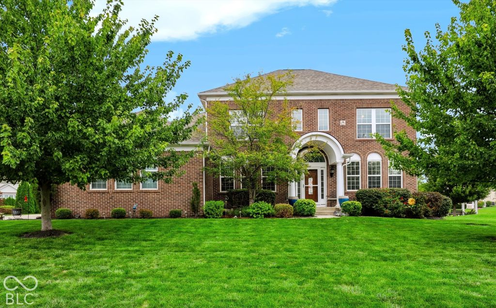 8856 Spring Violet Place, Zionsville, IN 46077