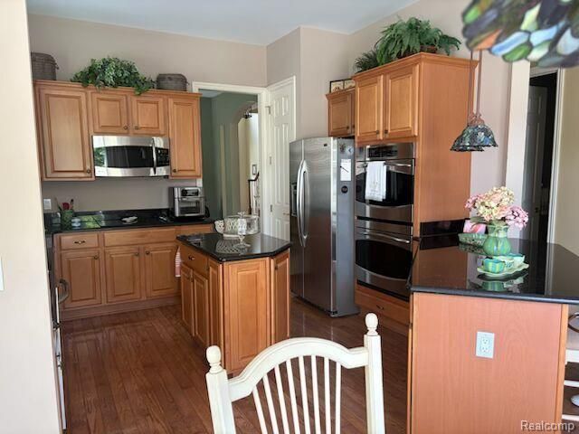 556 McKinley Circle, Canton Charter Township, MI 48188