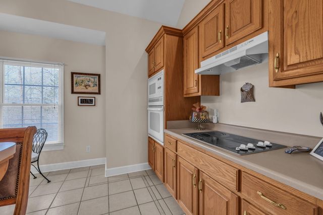 1096 Harbor Landing Drive, Soddy Daisy, TN 37379