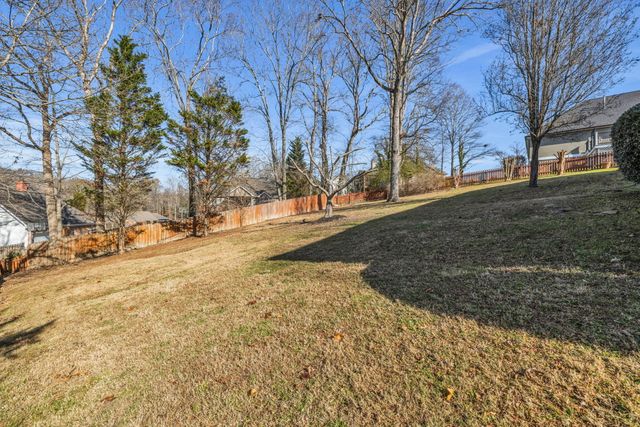 1096 Harbor Landing Drive, Soddy Daisy, TN 37379