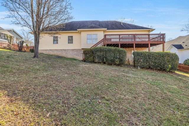 1096 Harbor Landing Drive, Soddy Daisy, TN 37379