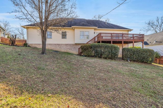 1096 Harbor Landing Drive, Soddy Daisy, TN 37379