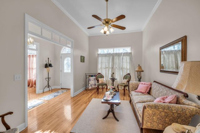 1096 Harbor Landing Drive, Soddy Daisy, TN 37379