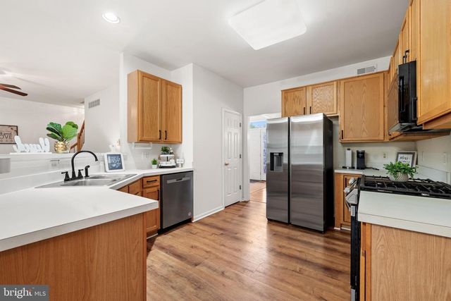 8 KINGSLEY CT, East Windsor, NJ 08520