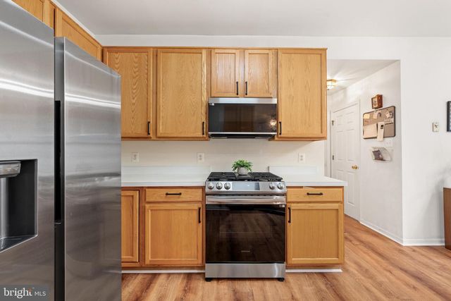 8 KINGSLEY CT, East Windsor, NJ 08520
