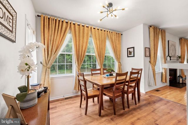 8 KINGSLEY CT, East Windsor, NJ 08520