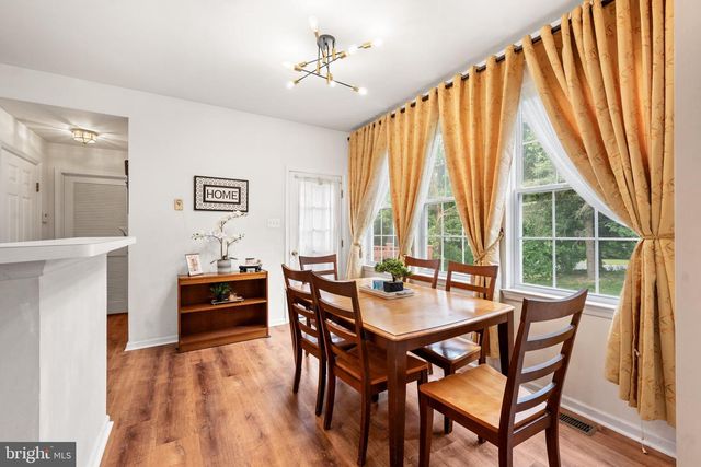 8 KINGSLEY CT, East Windsor, NJ 08520