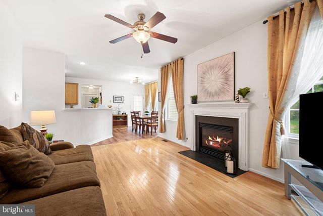 8 KINGSLEY CT, East Windsor, NJ 08520