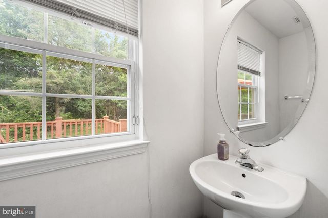 8 KINGSLEY CT, East Windsor, NJ 08520
