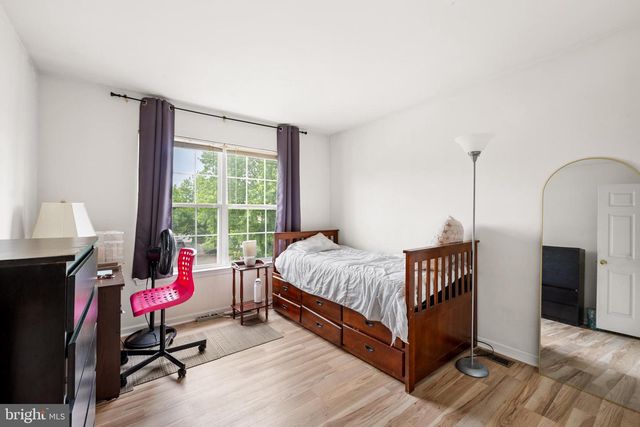 8 KINGSLEY CT, East Windsor, NJ 08520