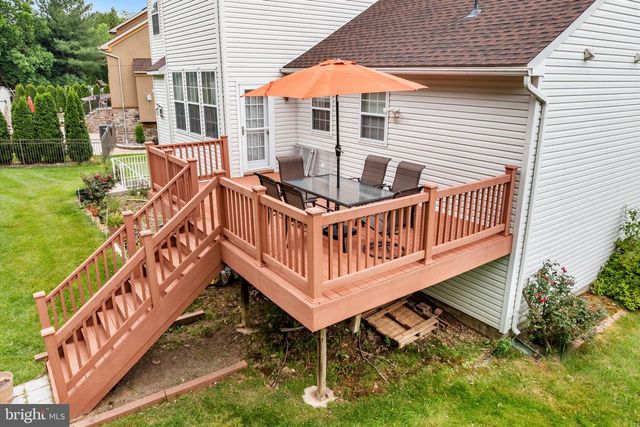 8 KINGSLEY CT, East Windsor, NJ 08520