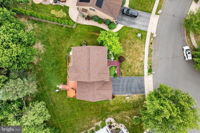 8 KINGSLEY CT, East Windsor, NJ 08520