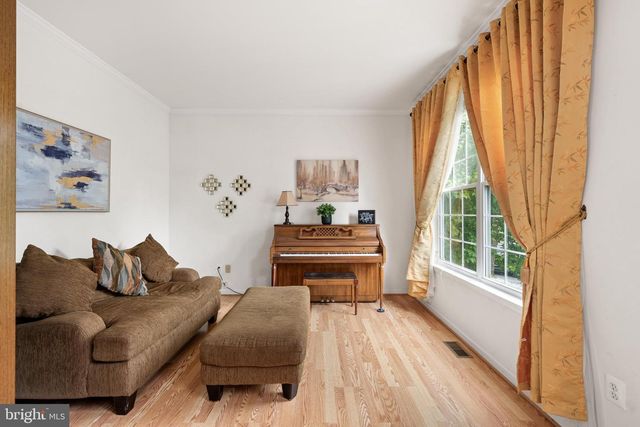 8 KINGSLEY CT, East Windsor, NJ 08520