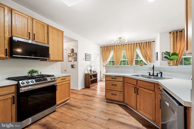 8 KINGSLEY CT, East Windsor, NJ 08520