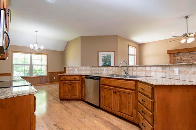 1007 E Lloyd Street, Ozark, MO 65721