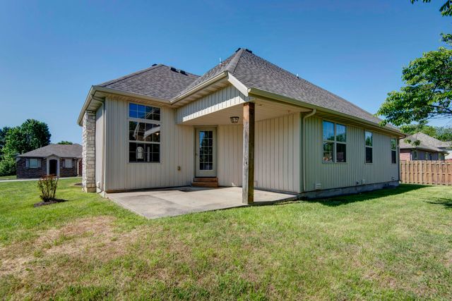 1007 E Lloyd Street, Ozark, MO 65721