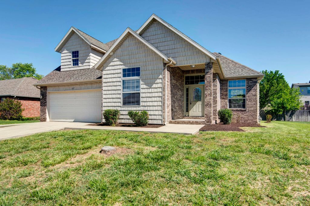 1007 E Lloyd Street, Ozark, MO 65721