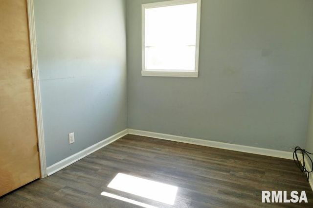 937 W KENWICK Lane, Peoria, IL 61614