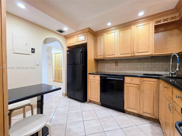 2780 NE 183rd Street 1111, Aventura, FL 33160