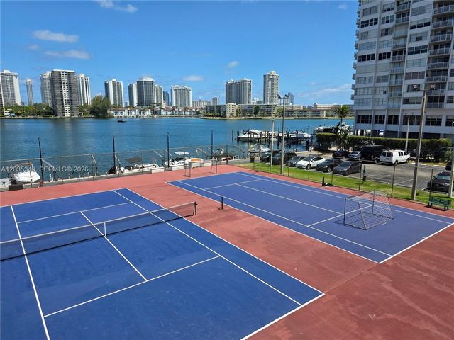 2780 NE 183rd Street 1111, Aventura, FL 33160