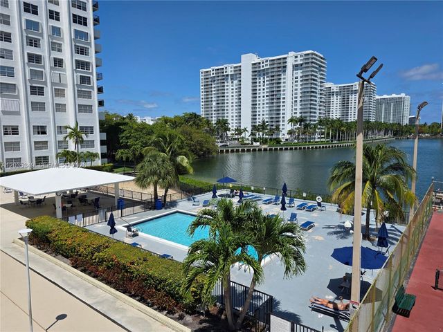 2780 NE 183rd Street 1111, Aventura, FL 33160