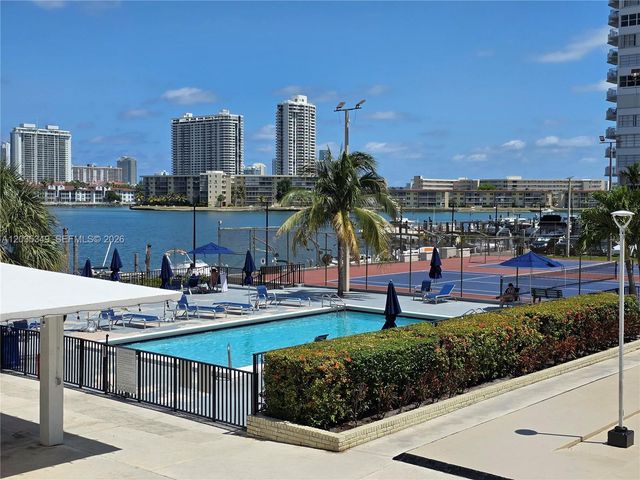 2780 NE 183rd Street 1111, Aventura, FL 33160