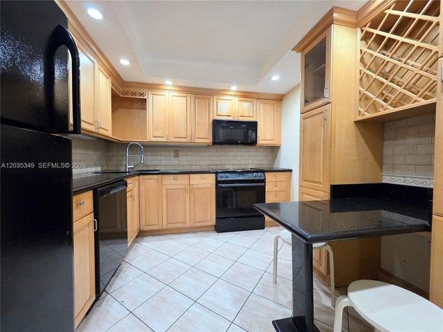 2780 NE 183rd Street 1111, Aventura, FL 33160