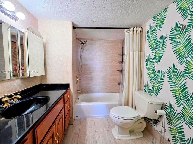 2780 NE 183rd Street 1111, Aventura, FL 33160