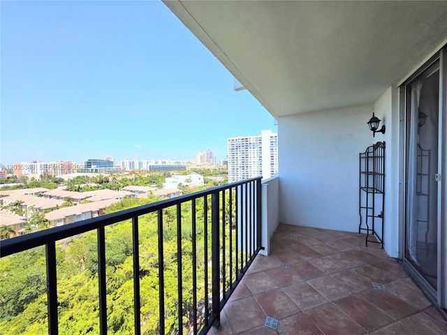 2780 NE 183rd Street 1111, Aventura, FL 33160