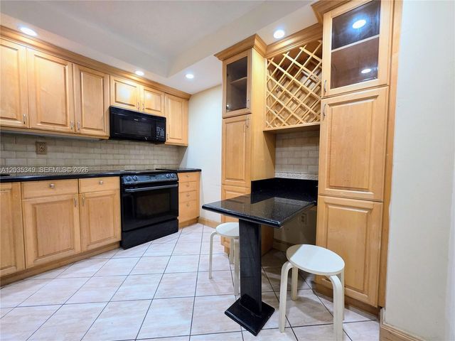 2780 NE 183rd Street 1111, Aventura, FL 33160