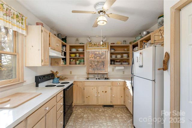 2355 Round Mountain Road, Brevard, NC 28712