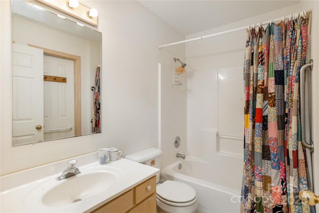 2355 Round Mountain Road, Brevard, NC 28712