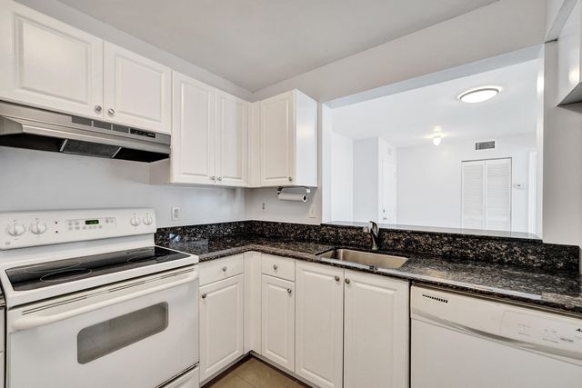 1450 SE 3rd Avenue 305, Dania Beach, FL 33004