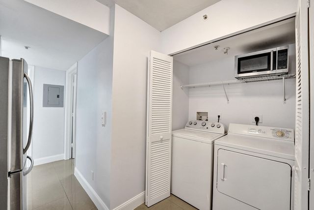 1450 SE 3rd Avenue 305, Dania Beach, FL 33004