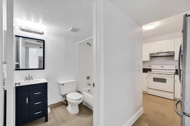 1450 SE 3rd Avenue 305, Dania Beach, FL 33004