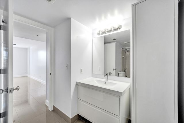 1450 SE 3rd Avenue 305, Dania Beach, FL 33004