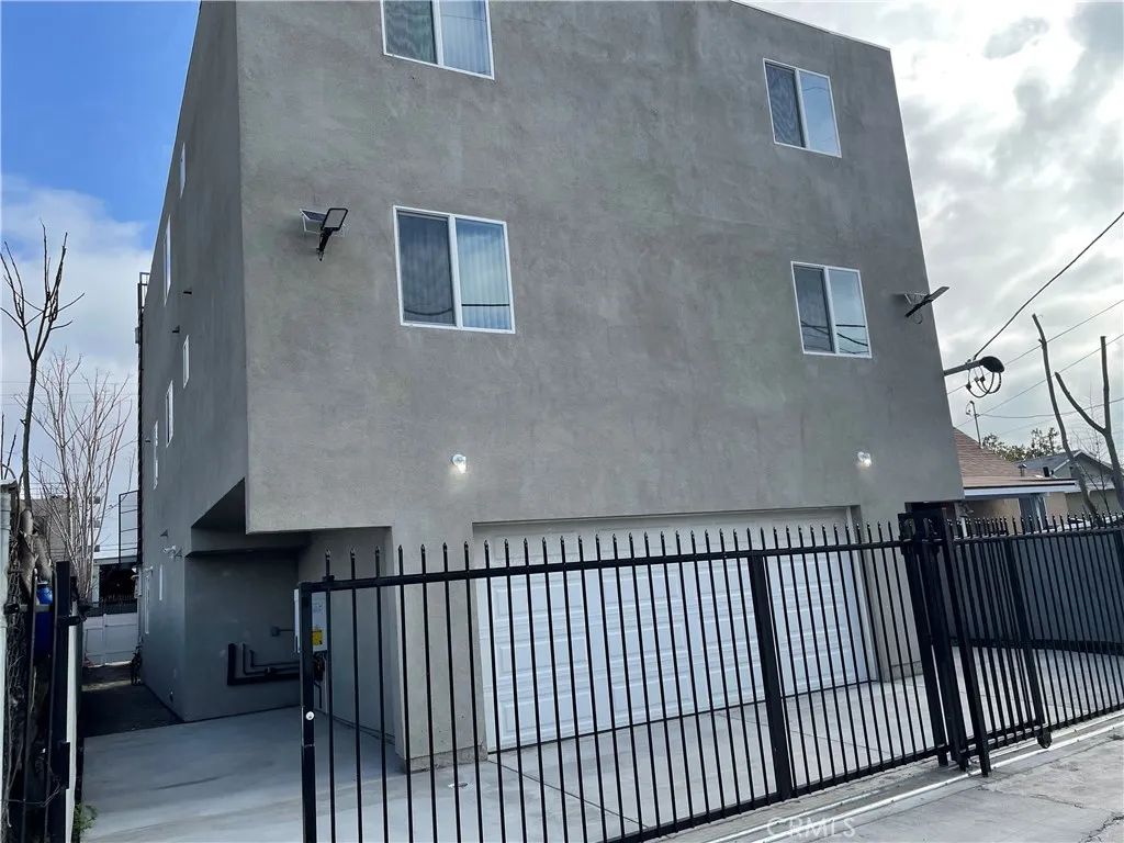 1432 E 20th Street, Los Angeles, CA 90011
