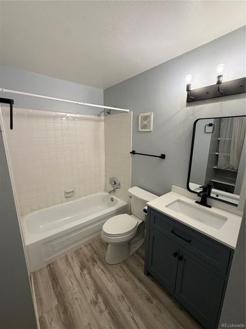 1760 S Pitkin Circle B, Aurora, CO 80017