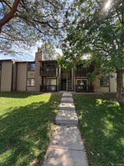 1760 S Pitkin Circle B, Aurora, CO 80017
