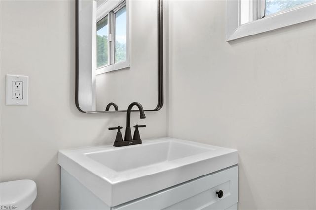25 Tillerson DR, Newport News, VA 23602