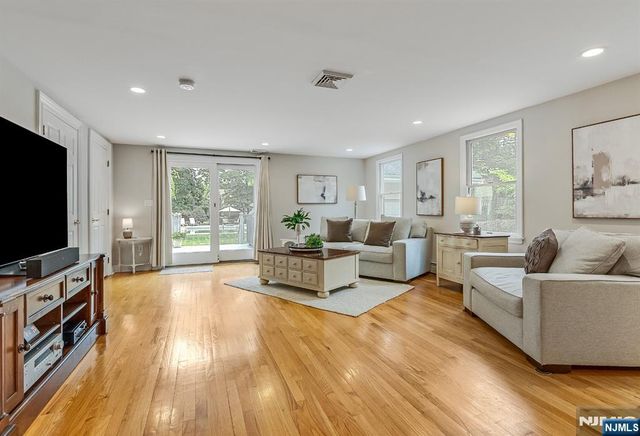 76 Carlton Avenue, Ho-ho-kus, NJ 07423