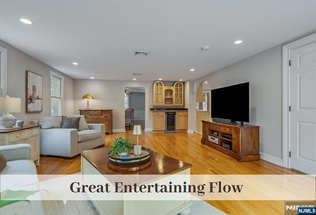 76 Carlton Avenue, Ho-ho-kus, NJ 07423
