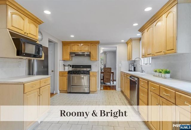 76 Carlton Avenue, Ho-ho-kus, NJ 07423